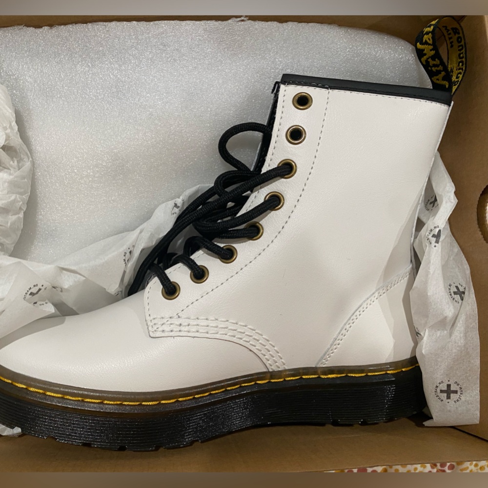 White smooth leather Dr.Marten